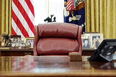 201203-empty-chair-oval-office-ac-920p.jpg