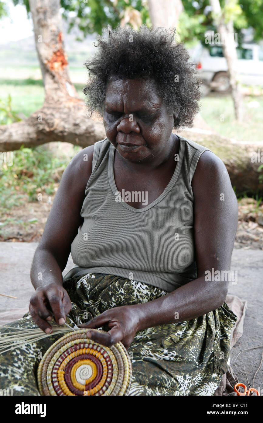 aboriginal-woman-at-the-injalak-arts-and-crafts-arnhem-land-australia-B9TC11.jpg